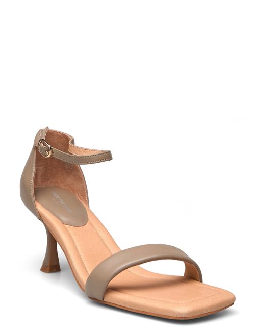 Se Shoe The Bear Leah Ankle Strap Shoe The Bear Beige ved Booztlet