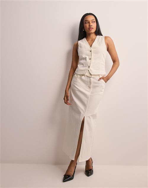 Se Selected Femme - Hvid - Slflexia Mw White Denim Column Skir ved Nelly