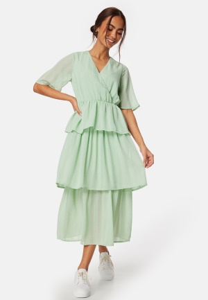 Se Happy Holly Butterfly Sleeve Flounce Dress Dusty green 32/34 ved Bubbleroom