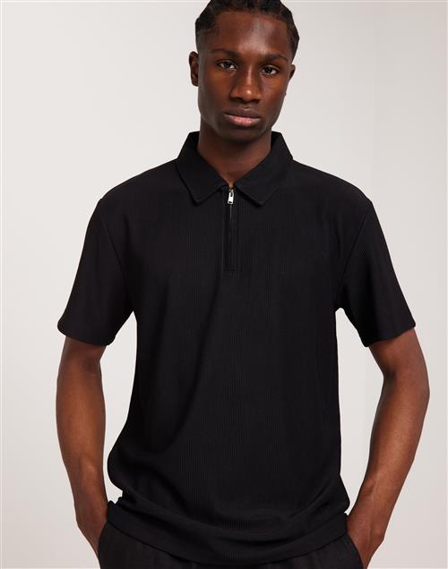 Selected Homme Slhrelax-Plisse Half Zip Ss Polo Ex Kortærmede poloer Black