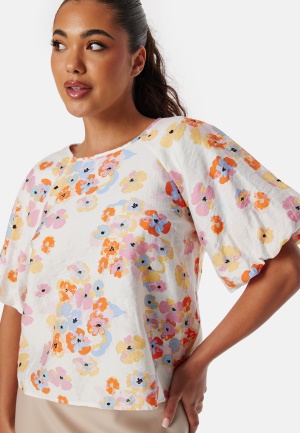 Se Pieces Pckarlson SS top White/Floral L ved Bubbleroom