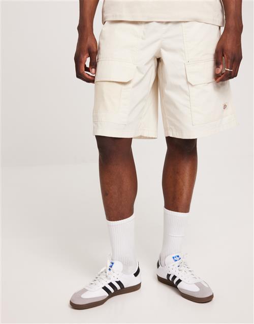 Se Dickies Fishersville Short Cargo shorts Whitecap Gray ved NLY Man