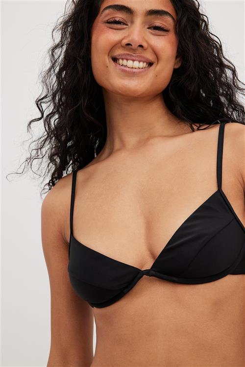 NA-KD Swimwear Bikini-bh med v-bøjle - Black