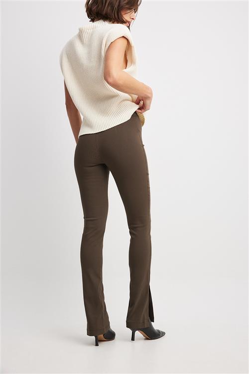 NA-KD Superstretchy slim-fit bukser med slids - Brown