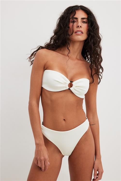 NA-KD Swimwear Bikinitrusse med ringdetaljer - Offwhite