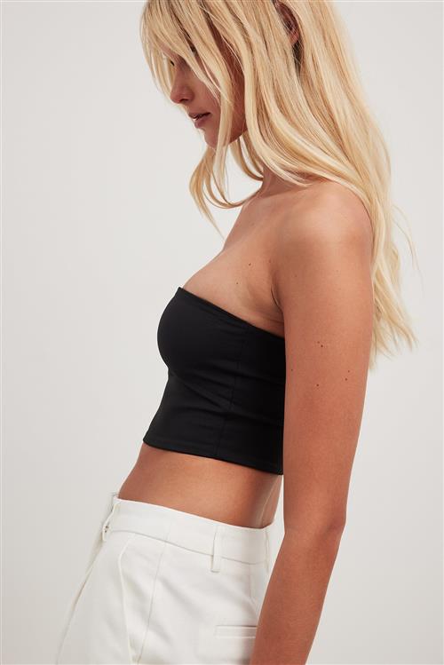 Se NA-KD Basic Sømløs tubetop - Black ved NA-KD