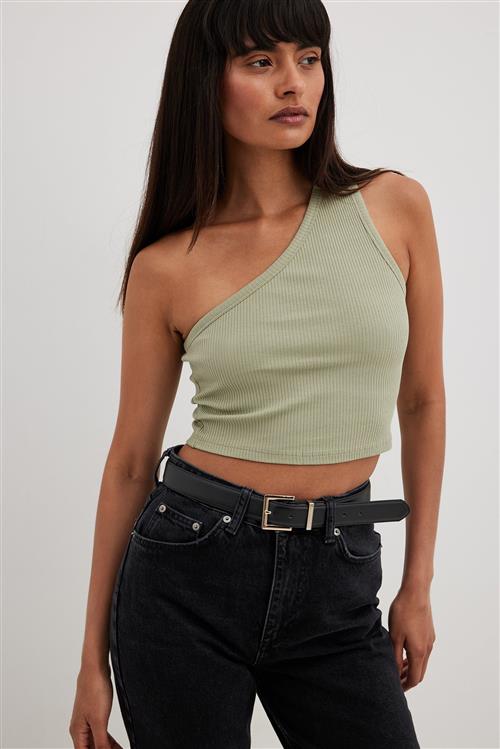 Se NA-KD Basic Ribbet top med en skulder - Green ved NA-KD