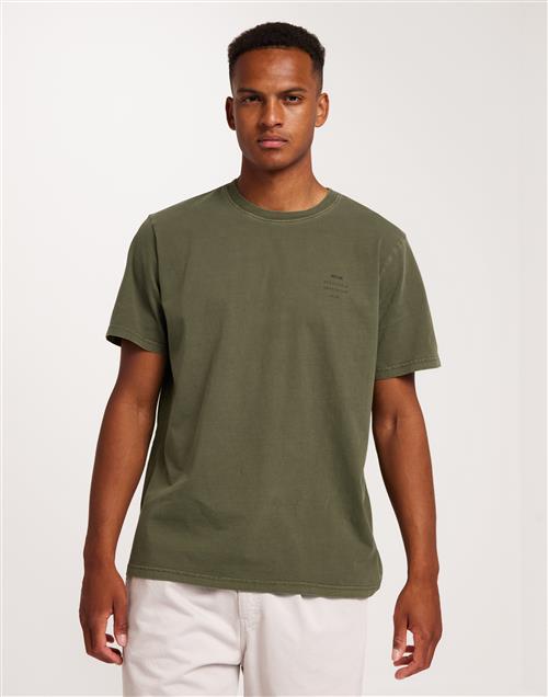 Se Neuw Organic Neuw Band Tee Kortærmede t-shirts Olive ved NLY Man