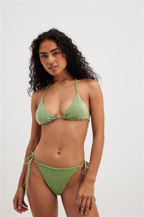 Moa Mattsson x NA-KD Bikinitrusse med glitter og bindedetalje - Green