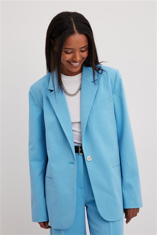 Se NA-KD Kraftig blazer - Blue ved NA-KD