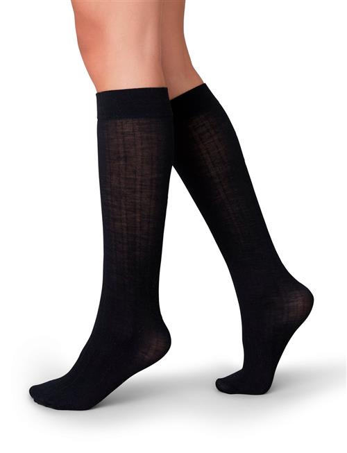 Se Swedish Stockings Freja Organic Wool Knee-Highs Swedish Stockings Black ved Booztlet