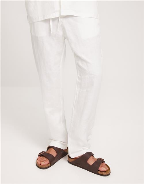 Se Brand Island Elviro Linen Pants Hørbukser White ved NLY Man