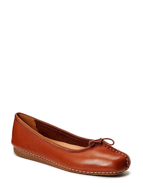 Se Clarks Freckle Ice D Clarks Brown ved Booztlet