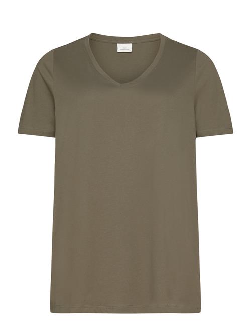 Se ONLY Carmakoma Carbonnie Life S/S V-Neck A-Shape Tee ONLY Carmakoma Green ved Booztlet