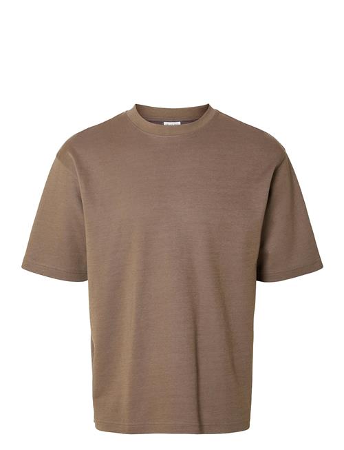 Se Selected Homme Slhlooseoscar Ss O-Neck Tee Noos Selected Homme Brown ved Booztlet