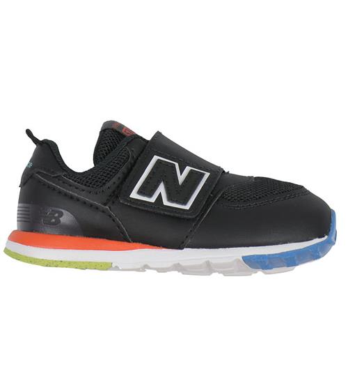 Se New Balance New Balance Sko - 574 - Sort/Neo Flame ved KidsWorld