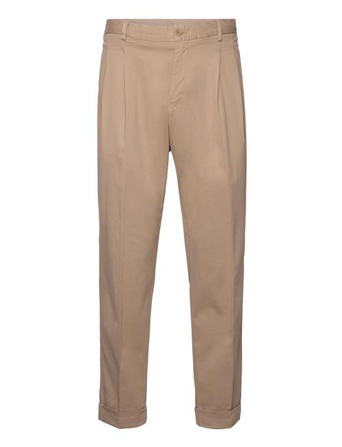 Se GANT Relaxed Tapered Cotton Suit Pants GANT Beige ved Booztlet