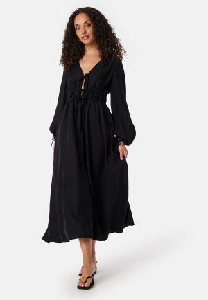 Se BUBBLEROOM V-neck Strap L/S Dress Black XS ved Bubbleroom