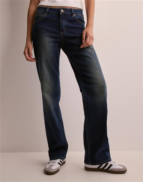 Se Abrand Jeans - Blå - 99 Low Straight Bria ved Nelly