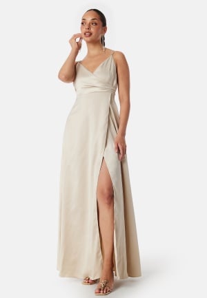 Se Bubbleroom Occasion  Satin Gown Champagne 34 ved Bubbleroom