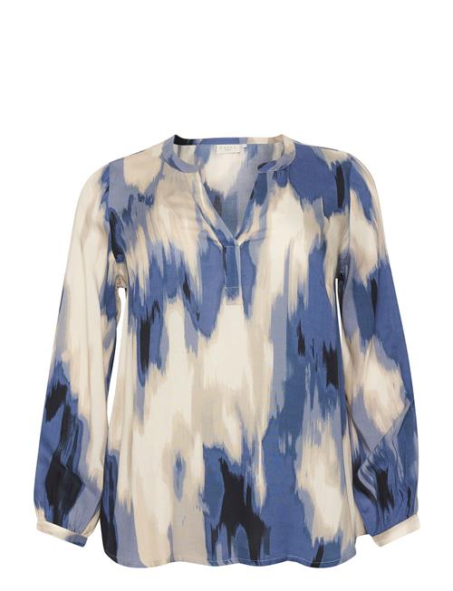 Se Kaffe Curve Kcbella Blouse Kaffe Curve Blue ved Booztlet