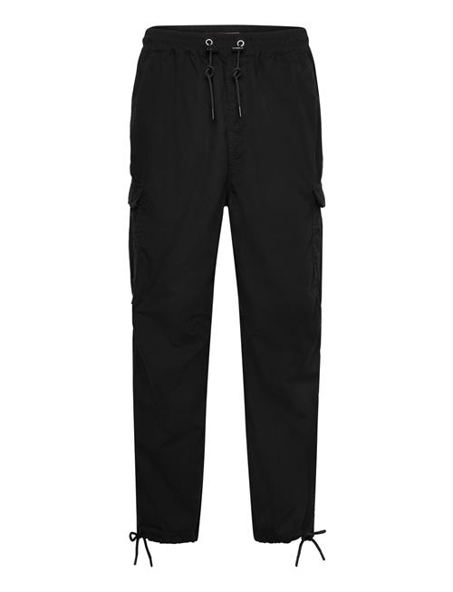 Se Revolution Parachute Trousers Revolution Black ved Booztlet