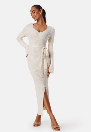 Se BUBBLEROOM Slit Knitted Midi Dress Cream S ved Bubbleroom