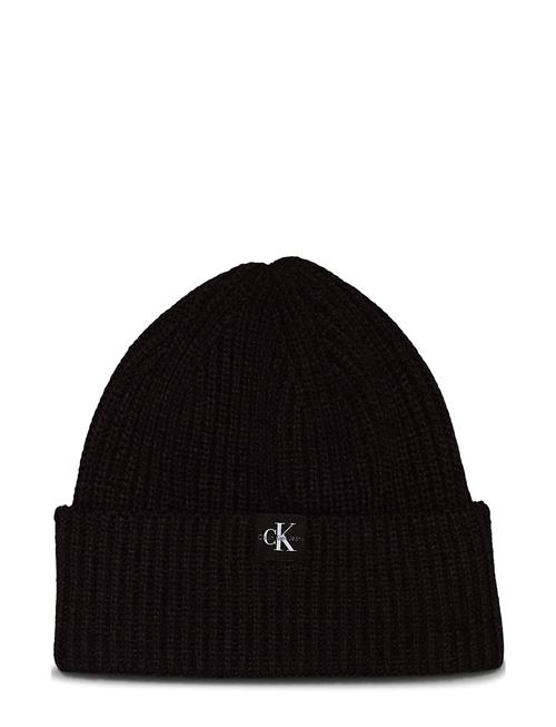 Se Calvin Klein Monogram Rib Beanie Calvin Klein Black ved Booztlet