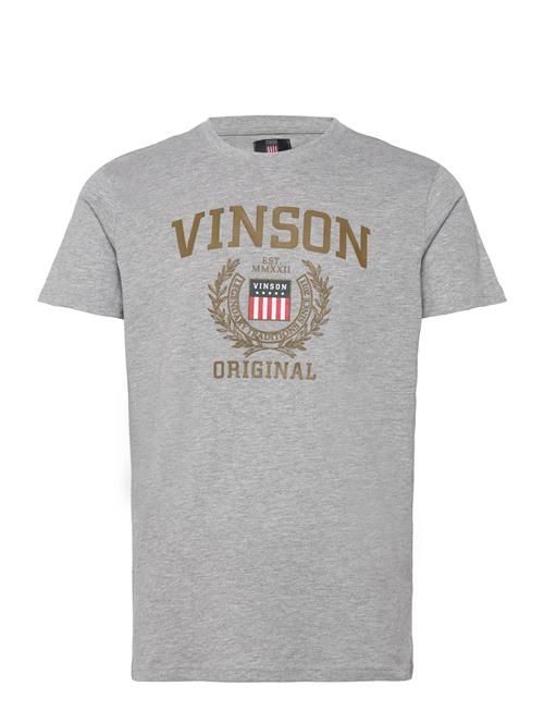 Se VINSON Kaiser Gold Reg Sj Vin M Tee VINSON Grey ved Booztlet