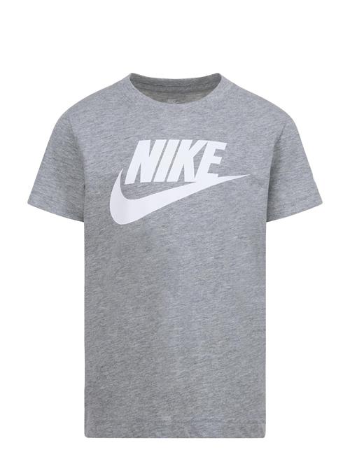 Se Nike Nike Futura Evergreen Tee Nike Grey ved Booztlet