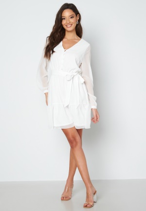 Se Bubbleroom Occasion Ninni dress White 42 ved Bubbleroom