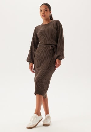 Se BUBBLEROOM Round Neck Rib Knitted Midi Dress  Brown 2XL ved Bubbleroom