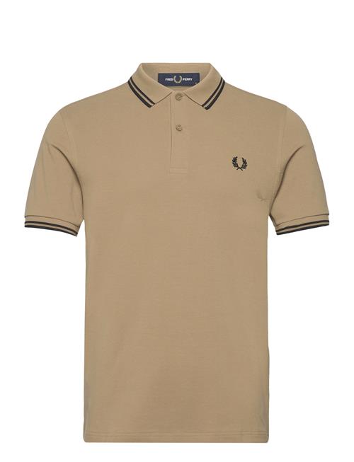 Se Fred Perry Twin Tipped Fp Shirt Fred Perry Brown ved Booztlet