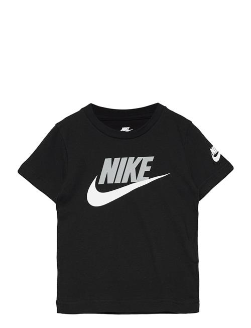 Se Nike Nike Futura Evergreen Tee Nike Black ved Booztlet