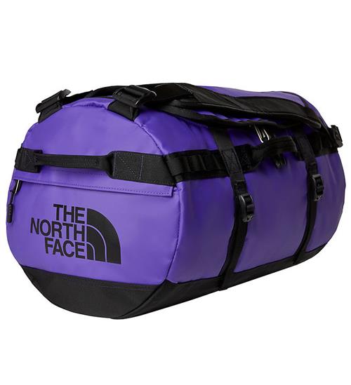 Se The North Face Rejsetaske - Base Camp Duffel - 50 L - Peak Purpl ved KidsWorld