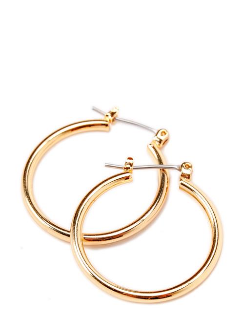 Se Pilgrim Layla Recycled Medium Hoop Earrings Pilgrim Gold ved Booztlet