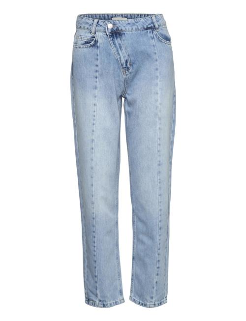 Se NORR Kenzie Relaxed Detail Jeans NORR Blue ved Booztlet