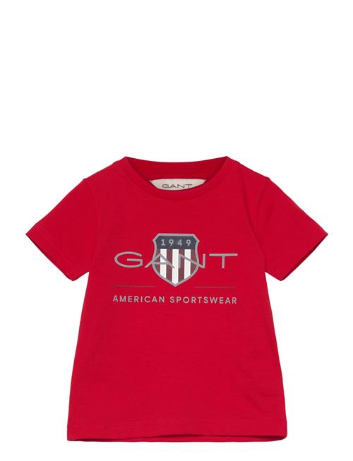 Se GANT Archive Shield Ss T-Shirt GANT Red ved Booztlet