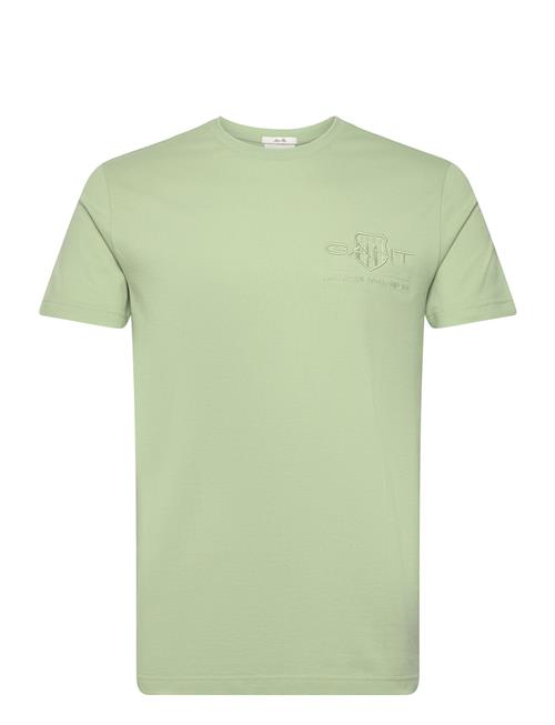 Se GANT Slim Tonal Shield Pique Ss Tshirt GANT Green ved Booztlet