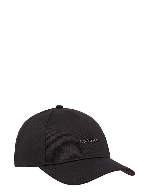 Se Calvin Klein Metal Lettering Bb Cap Calvin Klein Black ved Booztlet