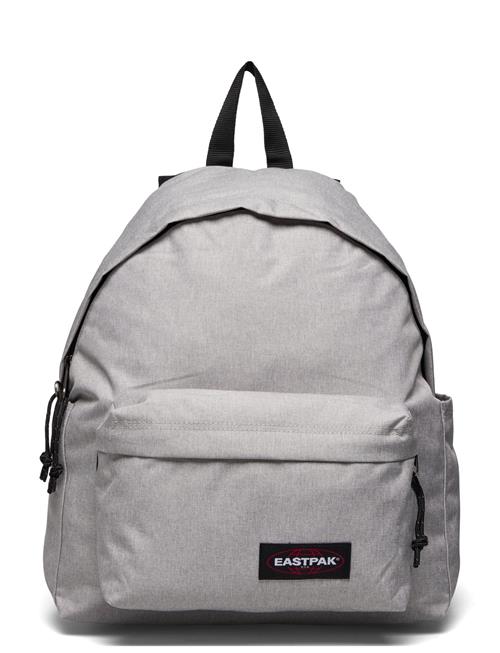 Se Eastpak Day Pak'r Eastpak Grey ved Booztlet