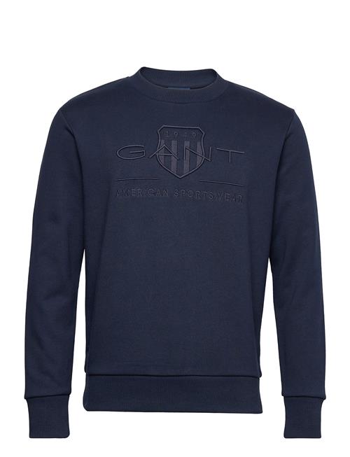 Se GANT Reg Tonal Shield C-Neck Sweat GANT Blue ved Booztlet