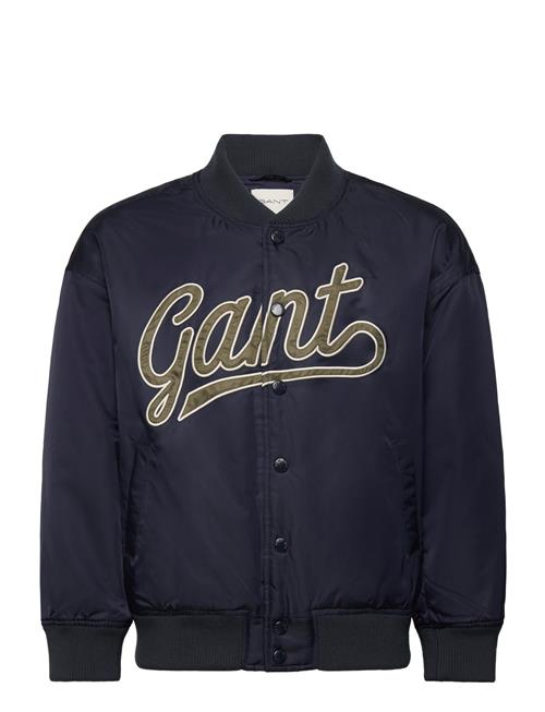 Se GANT Script Logo Varsity Jacket GANT Navy ved Booztlet