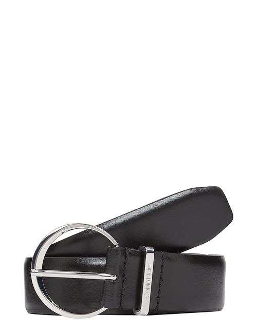 Se Calvin Klein Must Rnd Buckle Belt 3.0 Calvin Klein Black ved Booztlet