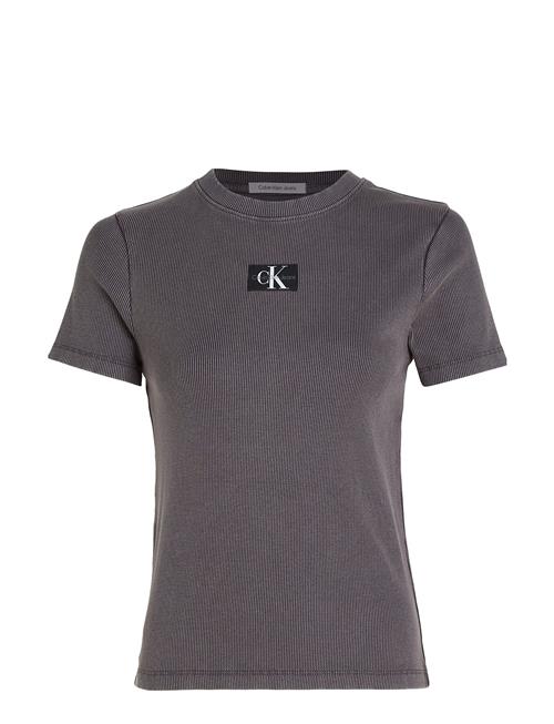 Se Calvin Klein Jeans Washed Woven Label Rib Baby Tee Calvin Klein Jeans Black ved Booztlet