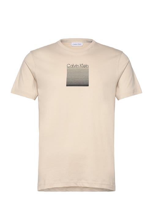 Se Calvin Klein Ombre Embroidered Logo T-Shirt Calvin Klein Cream ved Booztlet