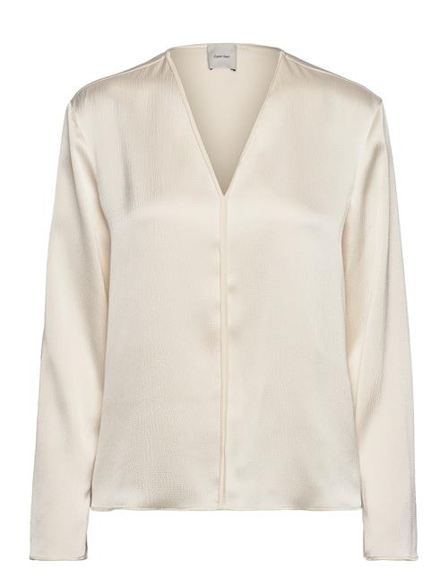 Se Calvin Klein Hammered Satin V Neck Ls Blouse Calvin Klein Cream ved Booztlet