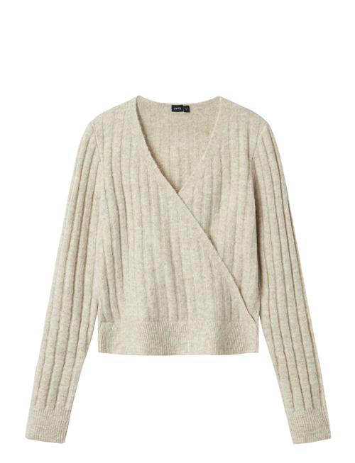 Se LMTD Nlfstidet Ls Crop Wrap Knit LMTD Cream ved Booztlet