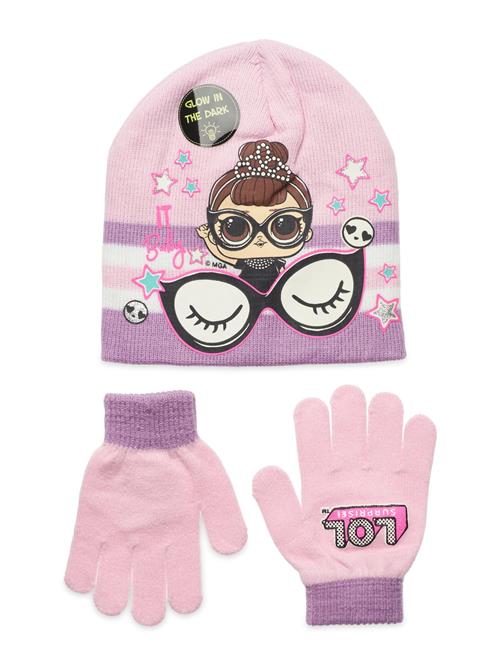 Se L.O.L Bonnet & Gloves L.O.L Pink ved Booztlet