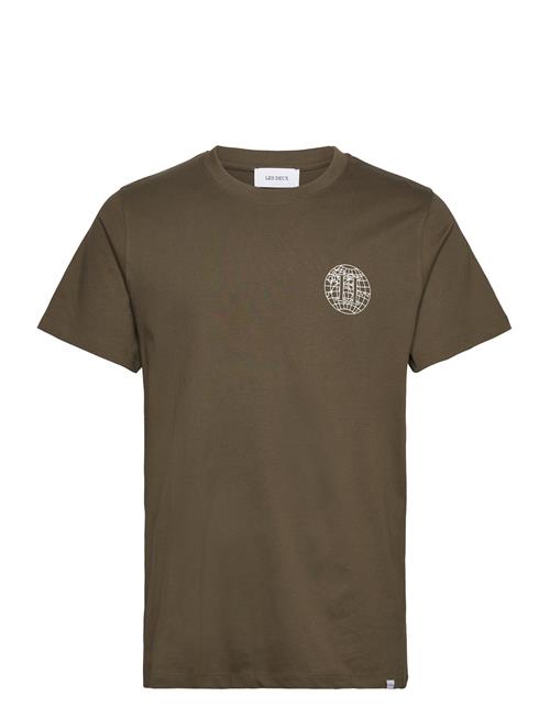 Se Les Deux Globe T-Shirt Les Deux Khaki ved Booztlet